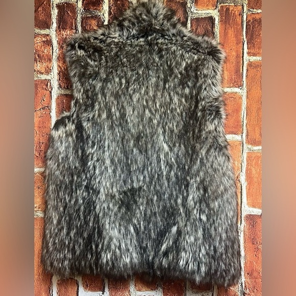 Neiman Marcus Women’s Vest Size Medium - Picture 3 of 5